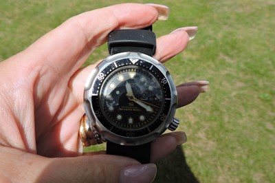Lot 393 - A titanium and stainless steel Seiko 'Ashtray' quartz professional tuna diver's watch, c.1986