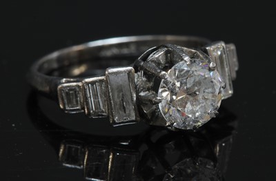 Lot 124 - A platinum single stone diamond ring, c.1920