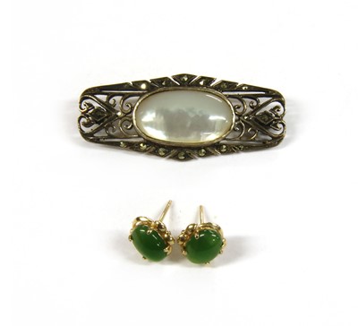 Lot 212 - A pair of gold jade stud earrings
