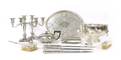 Lot 328 - Silver plated items