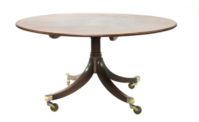 Lot 538 - A George III mahogany circular dining table