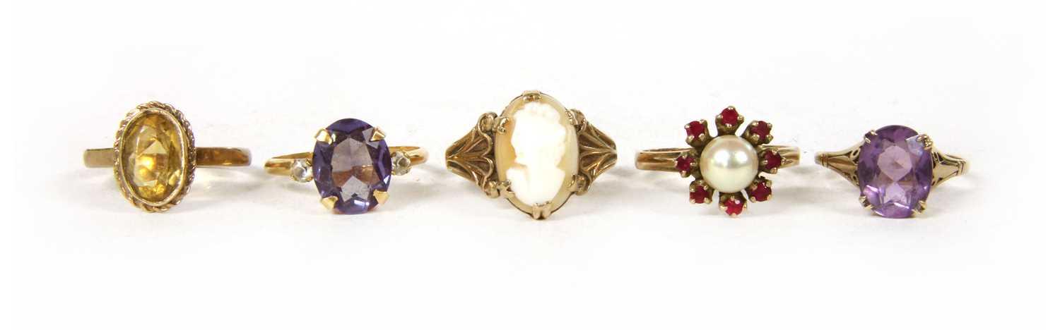 Lot 105 - Five gold rings