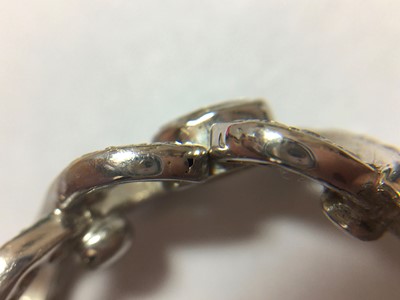 Lot 96 - A gold diamond set chain link ring