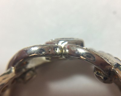 Lot 96 - A gold diamond set chain link ring