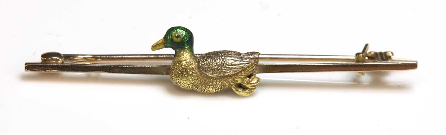 Lot 103 - A gold enamel duck or mallard bar brooch, or stock pin, c.1930