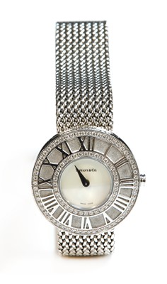 Lot 267 - A ladies' 18ct white gold diamond set Tiffany & Co. 'Atlas' quartz bracelet watch