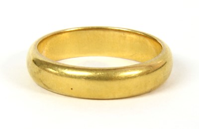 Lot 34 - A 22ct gold D section wedding ring