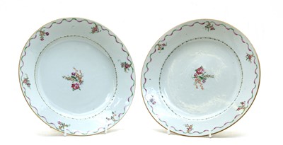 Lot 123 - A pair of 18th century famille rose plates and others (6)