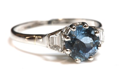 Lot 254 - A platinum aquamarine and diamond ring