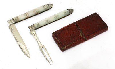 Lot 20 - A Georgian silver and mother-of-pearl folding fruit knife and fork