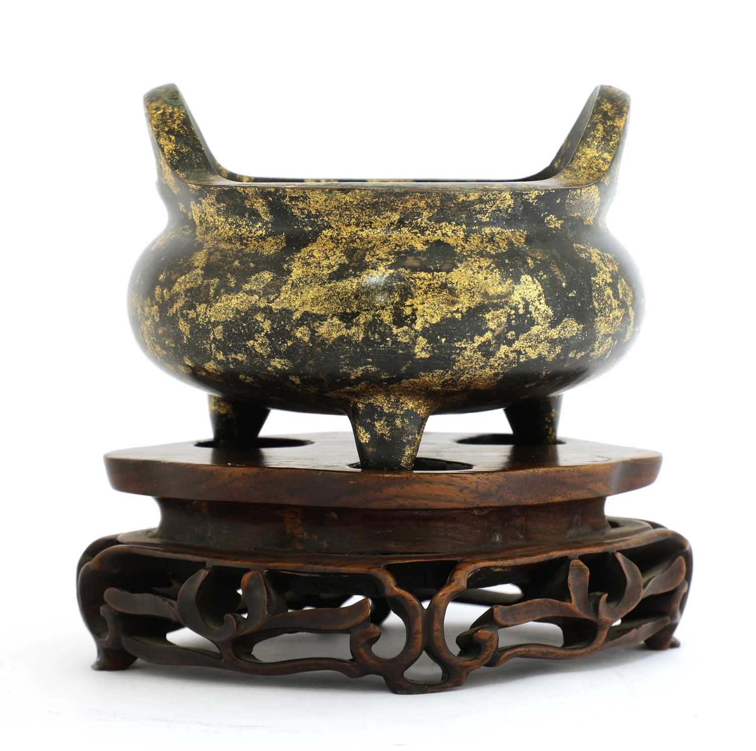 Lot 72 A Chinese bronze incense burner,