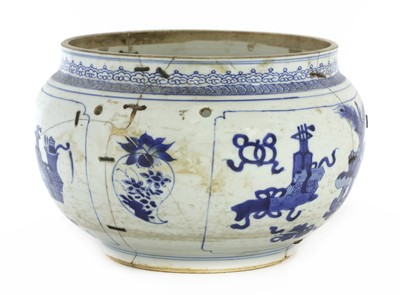Lot 236 - A Chinese blue and white jar