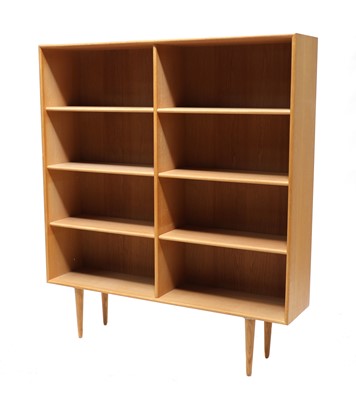 Lot 393 - An oak bookcase
