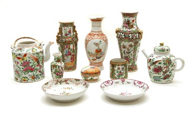 Lot 316 - A collection of famille rose ceramics