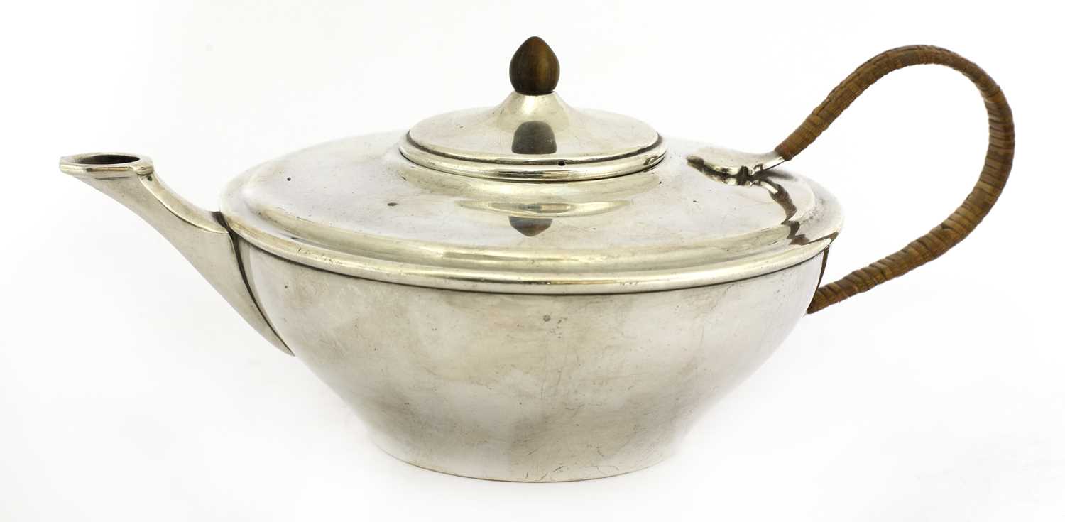 Lot 106 - A silver teapot