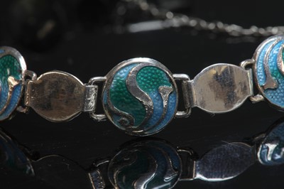 Lot 98 - A sterling silver Arts and Crafts enamel bracelet