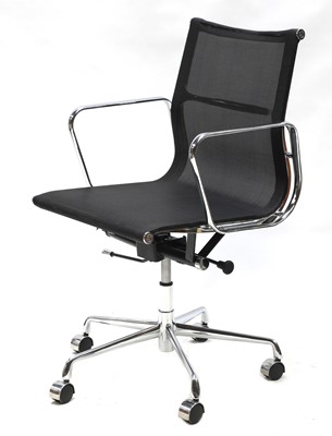 Lot 512 - A black mesh and chrome office chair