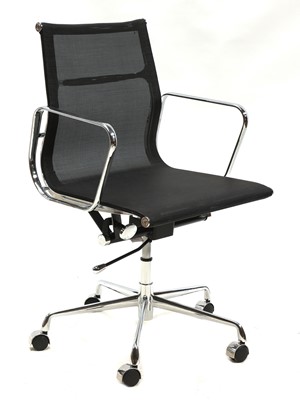 Lot 513 - A black mesh and chrome office chair