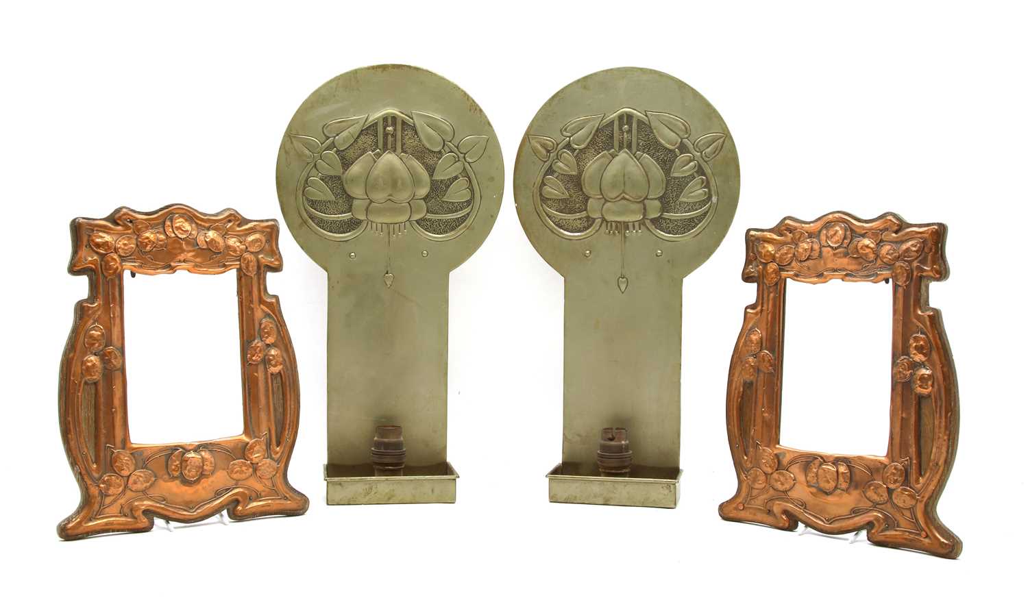 Lot 186 - A pair of Arts & Crafts wall lights