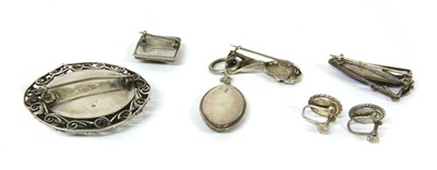 Lot 186 - A quantity of butterfly wing jewellery