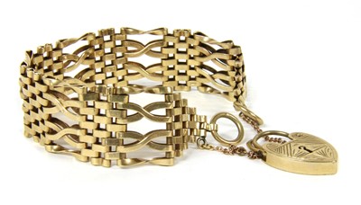 Lot 75 - A 9ct gold gate bracelet