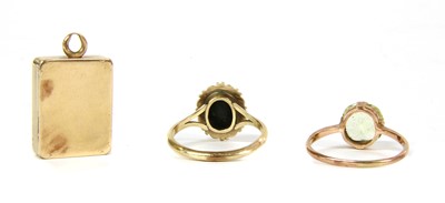 Lot 30 - A rose gold single stone yellow chrysoberyl ring