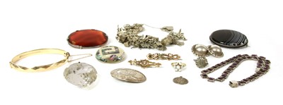 Lot 213 - A quantity of jewellery