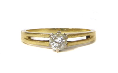 Lot 87 - An 18ct gold single stone diamond ring