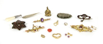 Lot 12 - A collection of gold jewellery
