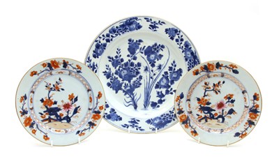 Lot 153 - A Chinese porcelain blue and white plate