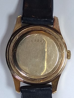 Lot 510 - A gentlemen's 9ct gold Jaeger-LeCoultre automatic strap watch