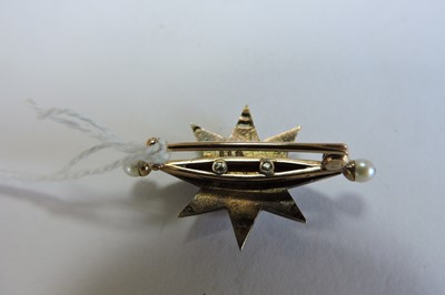 Lot 25 - A Victorian diamond and pearl India star