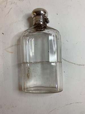 Lot 4 - An Edwardian cut-glass and silver-mounted hip flask