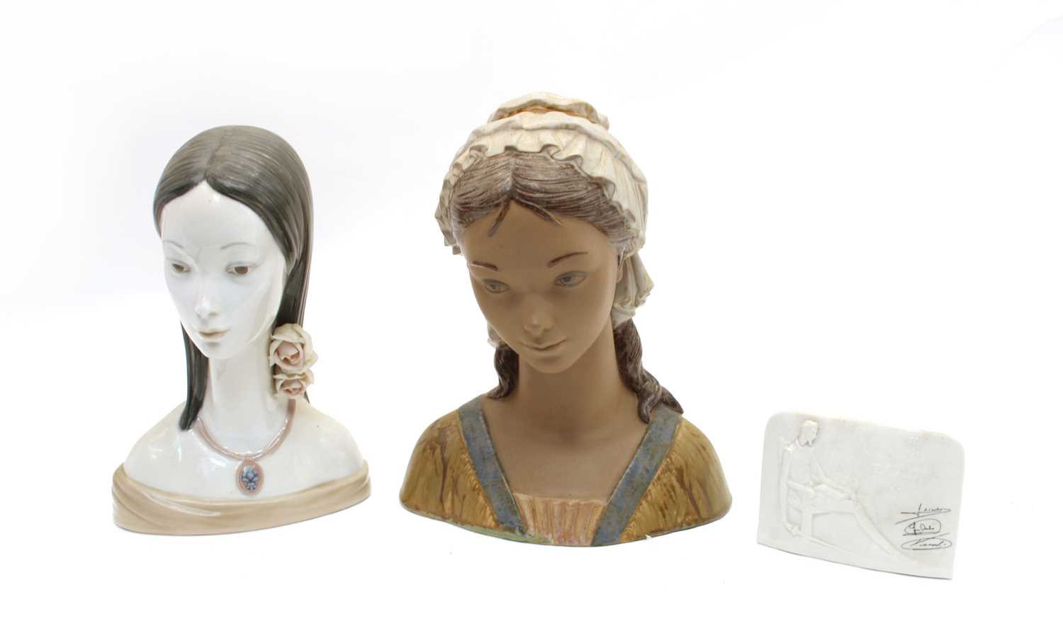 Lot 370 - 'Little Girl' a Lladro stoneware bust