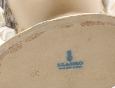 Lot 370 - 'Little Girl' a Lladro stoneware bust