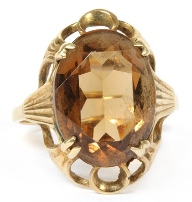 Lot 233 - A 9ct gold single stone paste ring