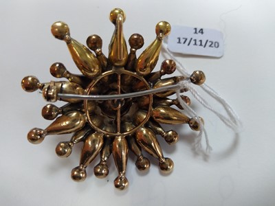 Lot 14 - A garnet set star brooch/pendant, c.1800