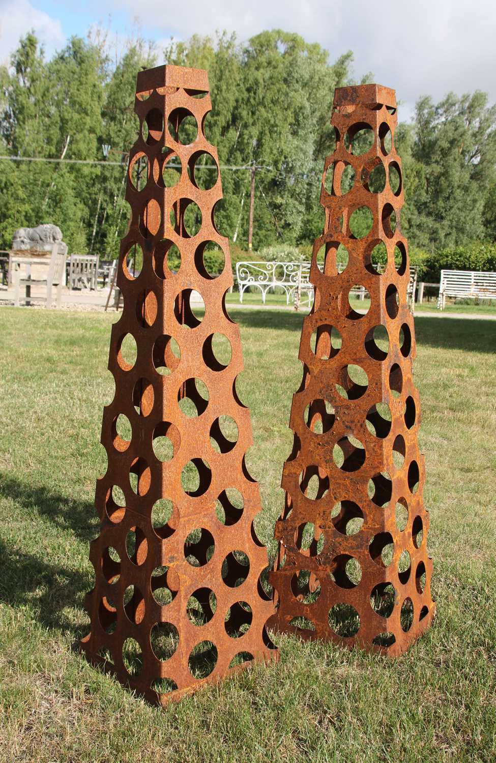 Lot 927 - A pair of modern rusted metal garden obelisks