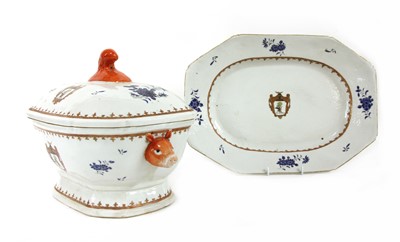 Lot 115 - A Chinese armorial export blue and white soup tureen with cover and stand