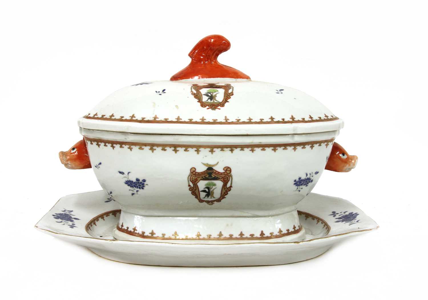 Lot 115 - A Chinese armorial export blue and white soup tureen with cover and stand