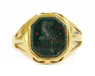 Lot 492 - A Victorian 18ct gold bloodstone signet ring