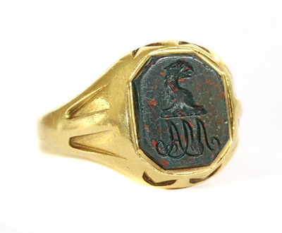 Lot 492 - A Victorian 18ct gold bloodstone signet ring