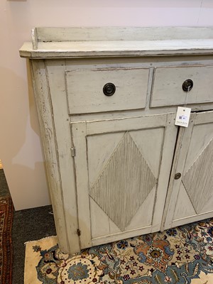 Lot 91 - A Gustavian painted dresser