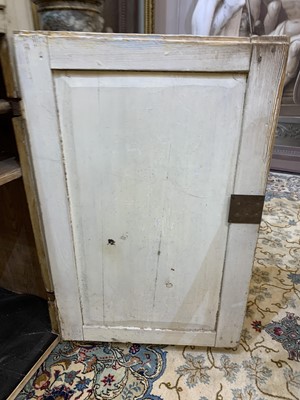 Lot 91 - A Gustavian painted dresser