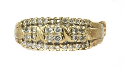 Lot 99 - A 9ct gold diamond ring