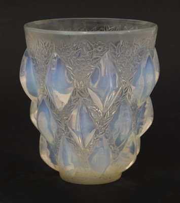 Lot 82 - A Lalique 'Rampillion' glass vase