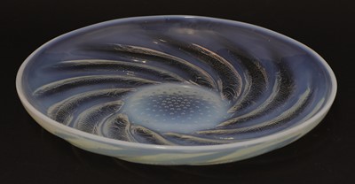 Lot 83 - A Lalique 'Poisson' opalescent glass dish