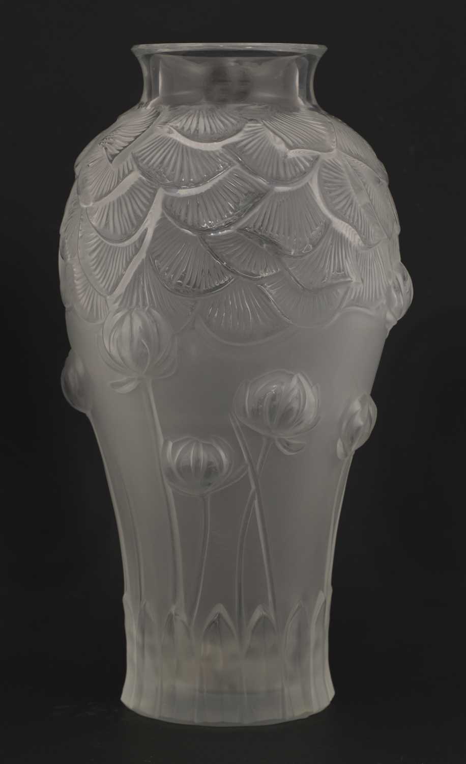 Lot 292 - A Lalique 'Giverny' glass vase