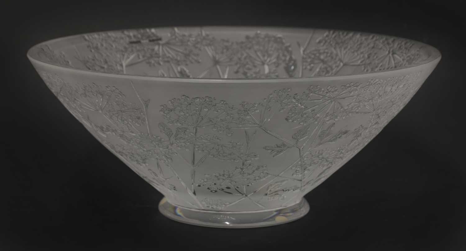 Lot 293 - A Lalique 'Ombelles' frosted glass fruit bowl