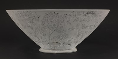 Lot 293 - A Lalique 'Ombelles' frosted glass fruit bowl